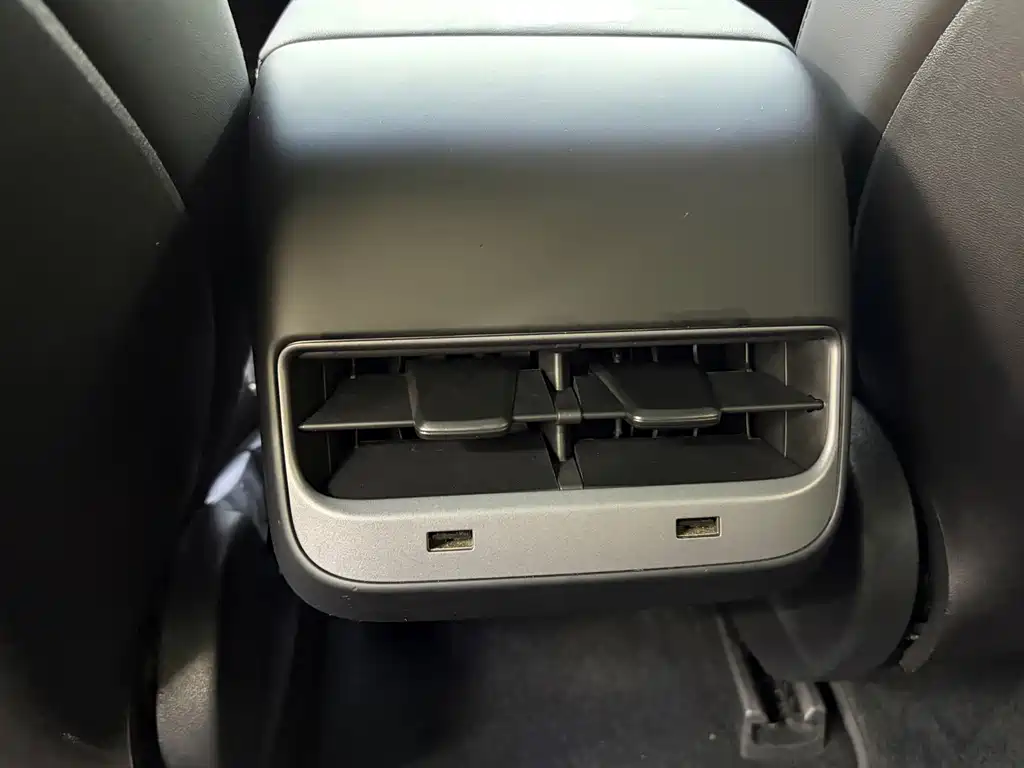 Tesla Model 3 — фото 11