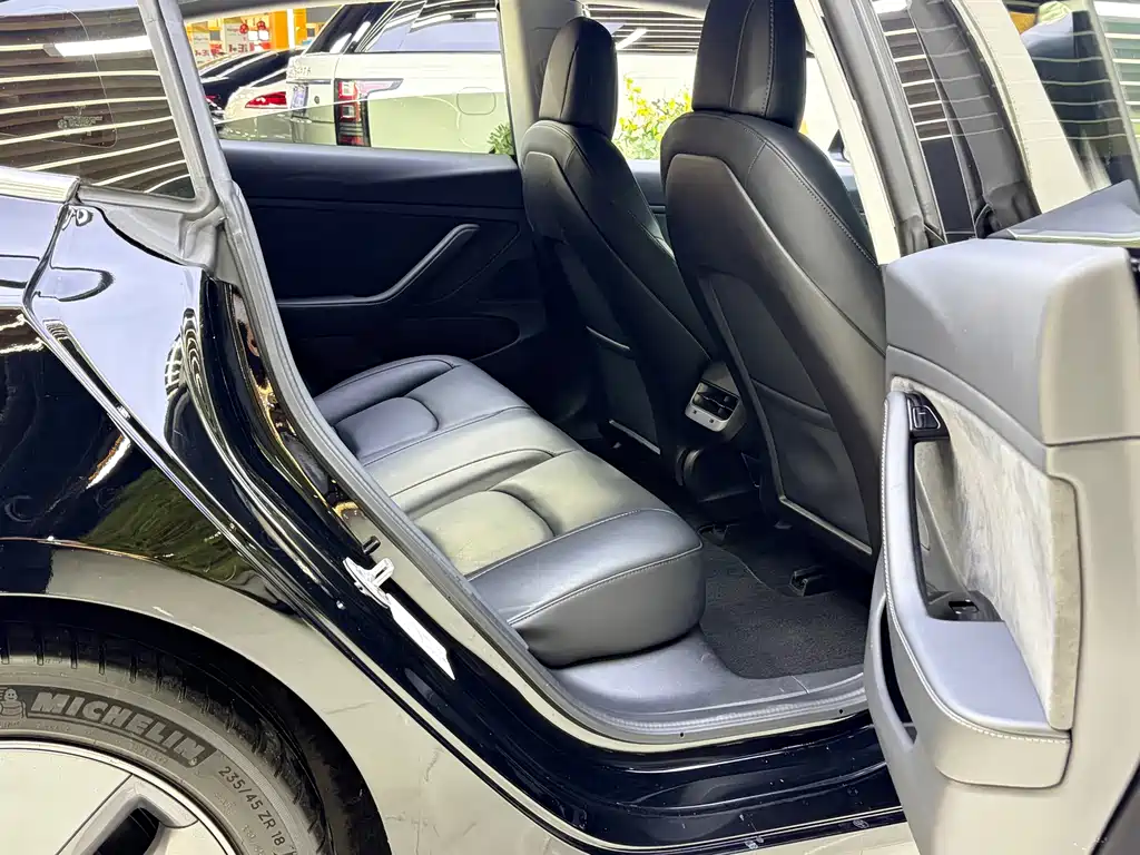 Tesla Model 3 — фото 14