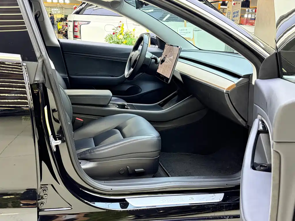 Tesla Model 3 — фото 15