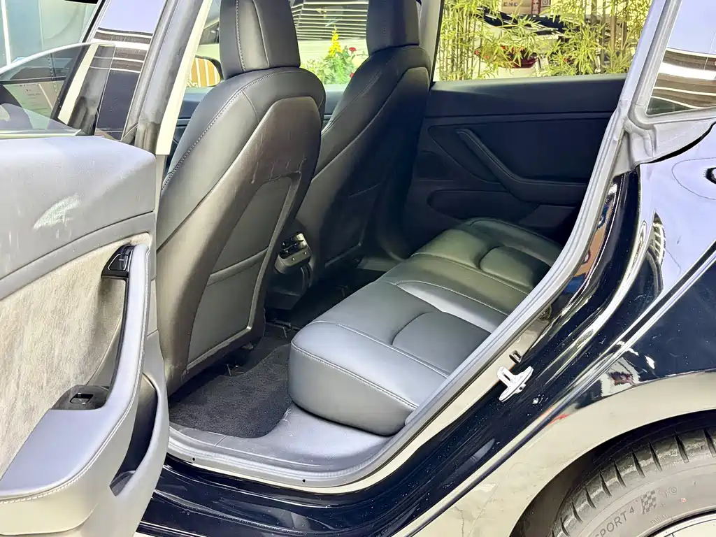 Tesla Model 3 — фото 10