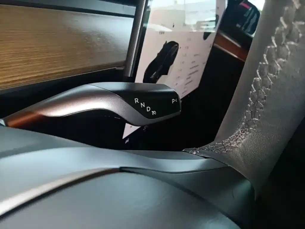 Tesla Model 3 — фото 14