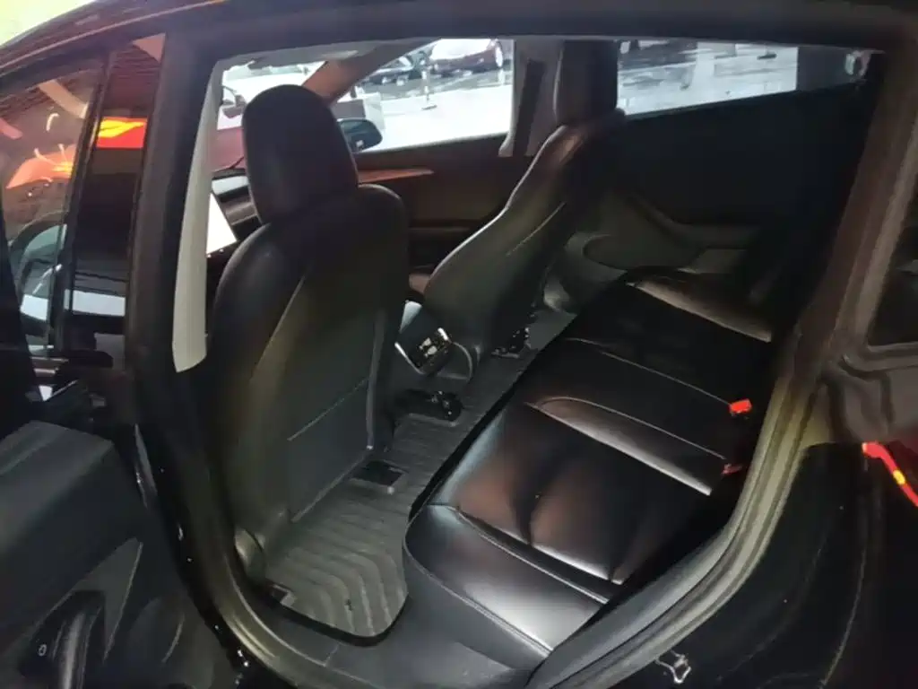Tesla Model 3 — фото 17