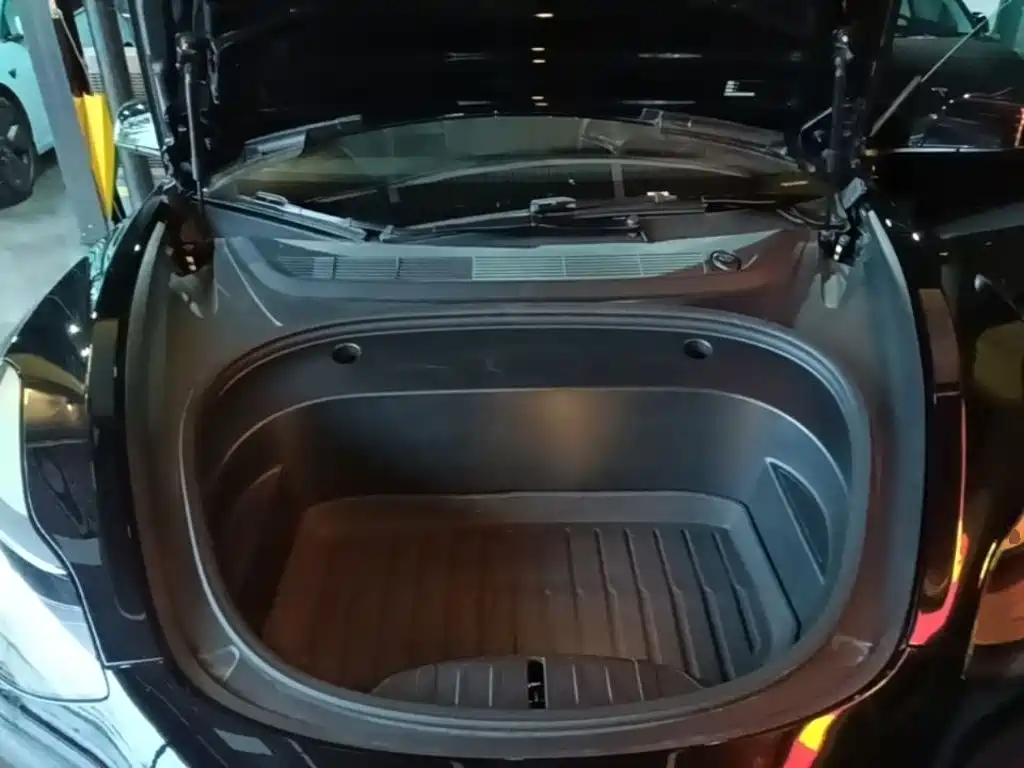 Tesla Model 3 — фото 20