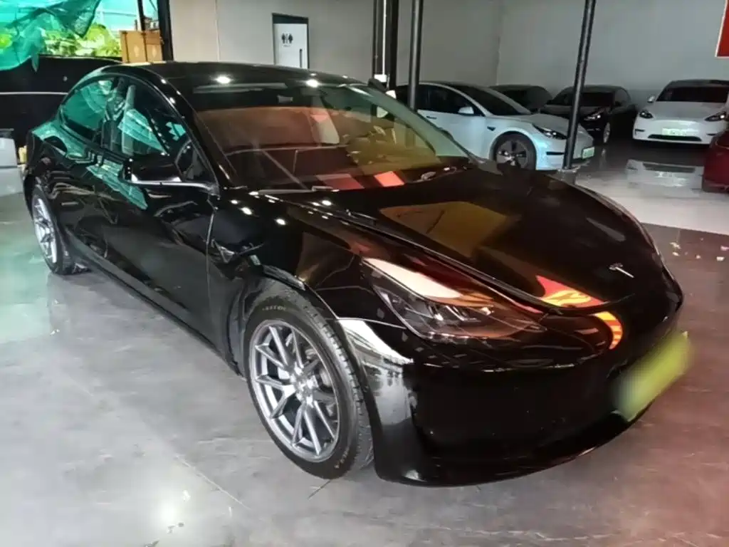 Tesla Model 3 — фото 4