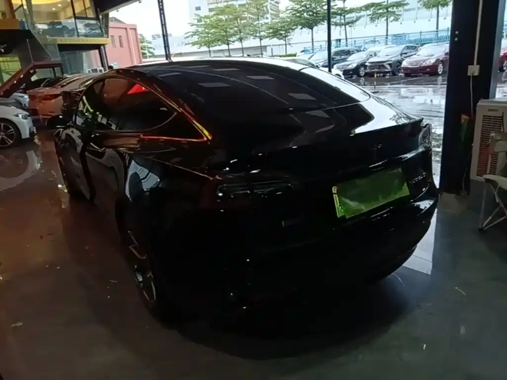 Tesla Model 3 — фото 5
