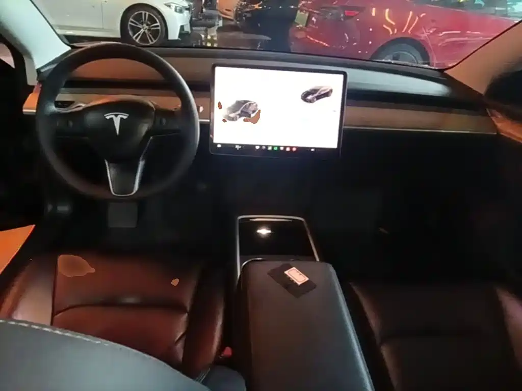 Tesla Model 3 — фото 10