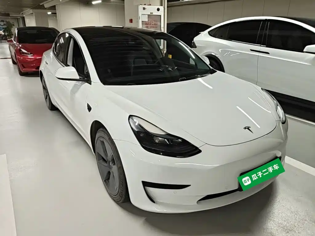 Tesla Model 3 — фото 4