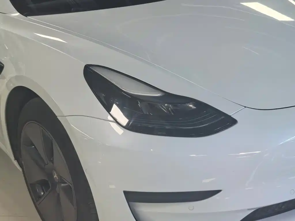 Tesla Model 3 — фото 3