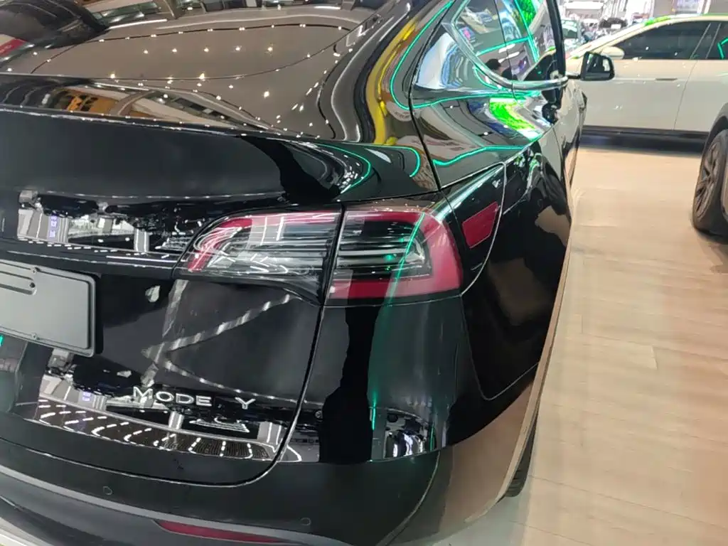 Tesla Model Y — фото 8