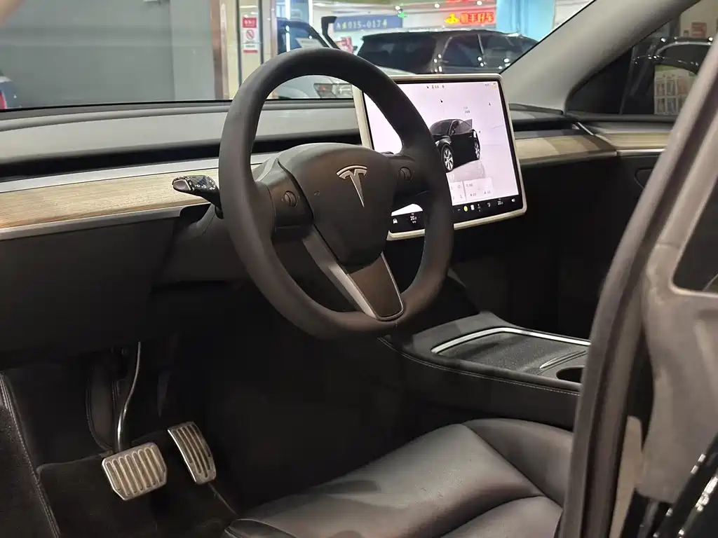 Tesla Model Y — фото 4
