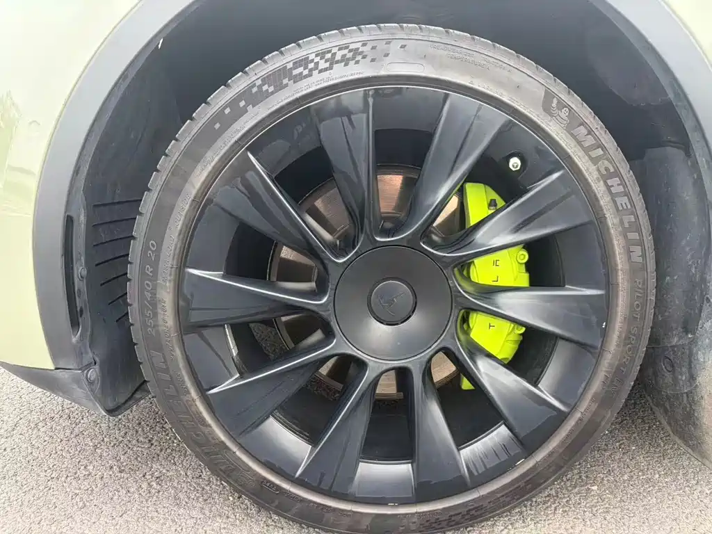 Tesla Model Y — фото 4