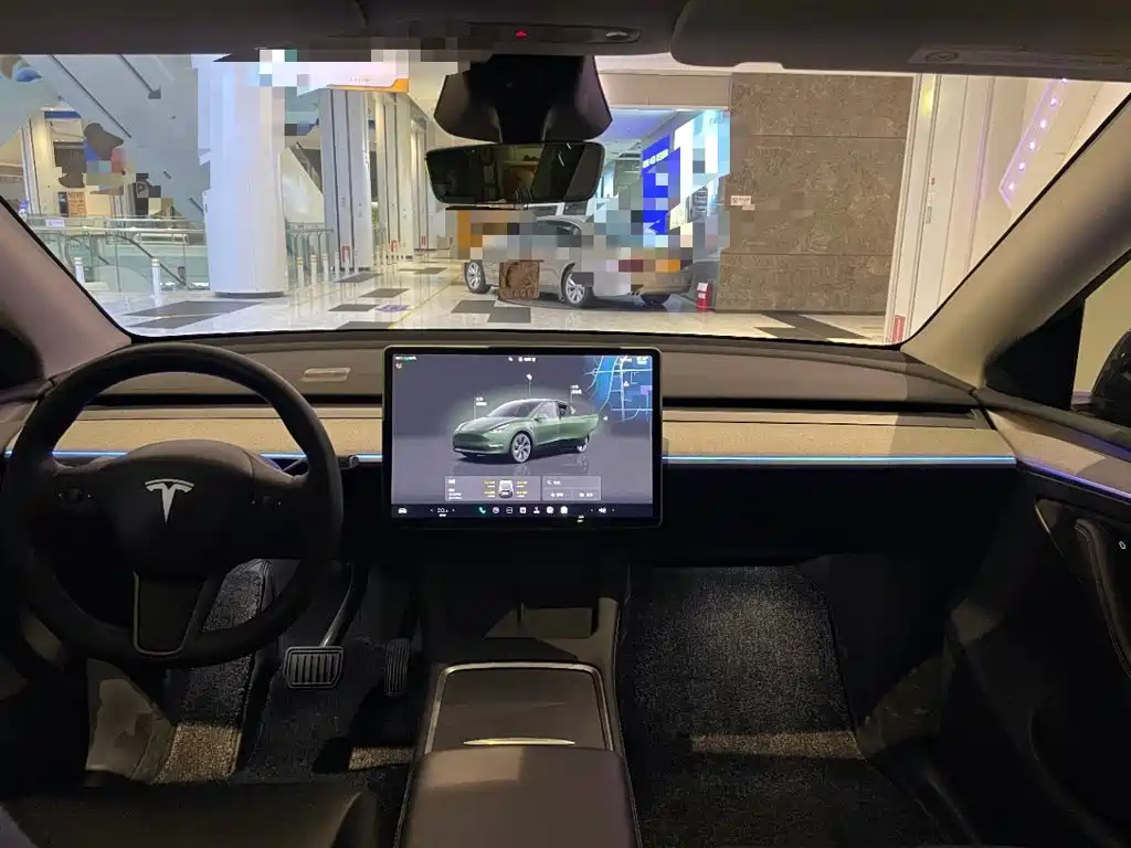 Tesla Model Y — фото 10