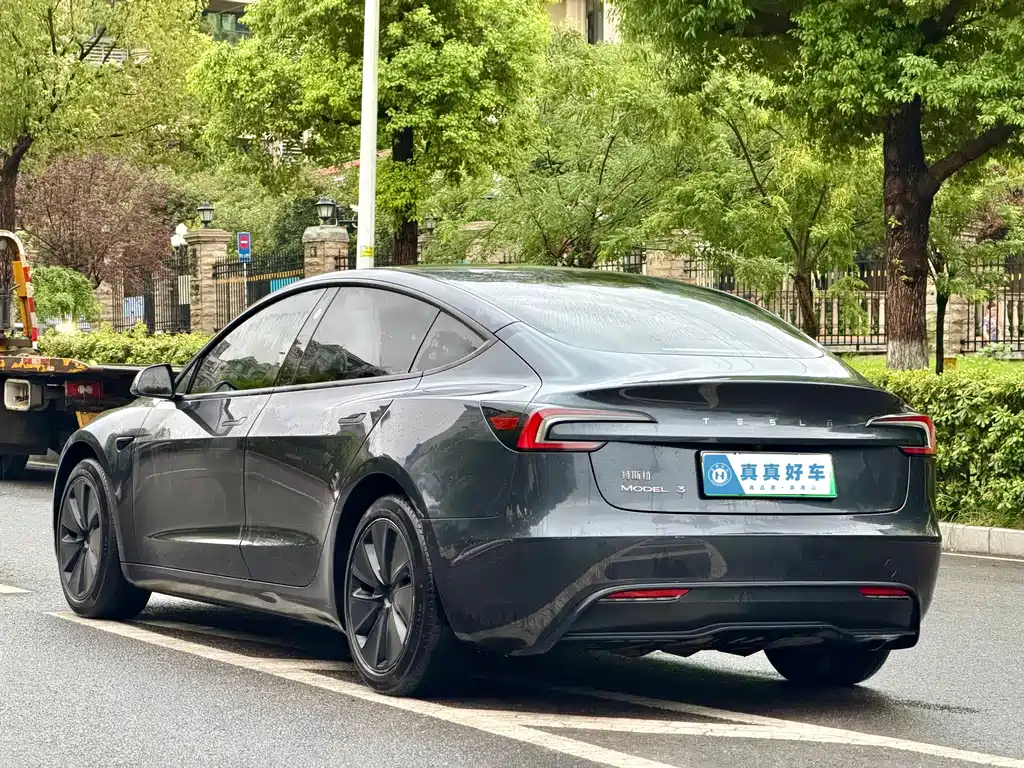 Tesla Model 3 — фото 4