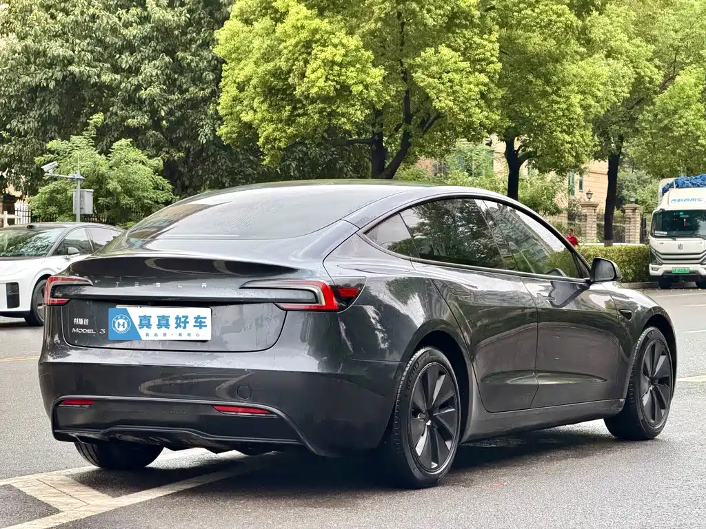 Tesla Model 3 — фото 6
