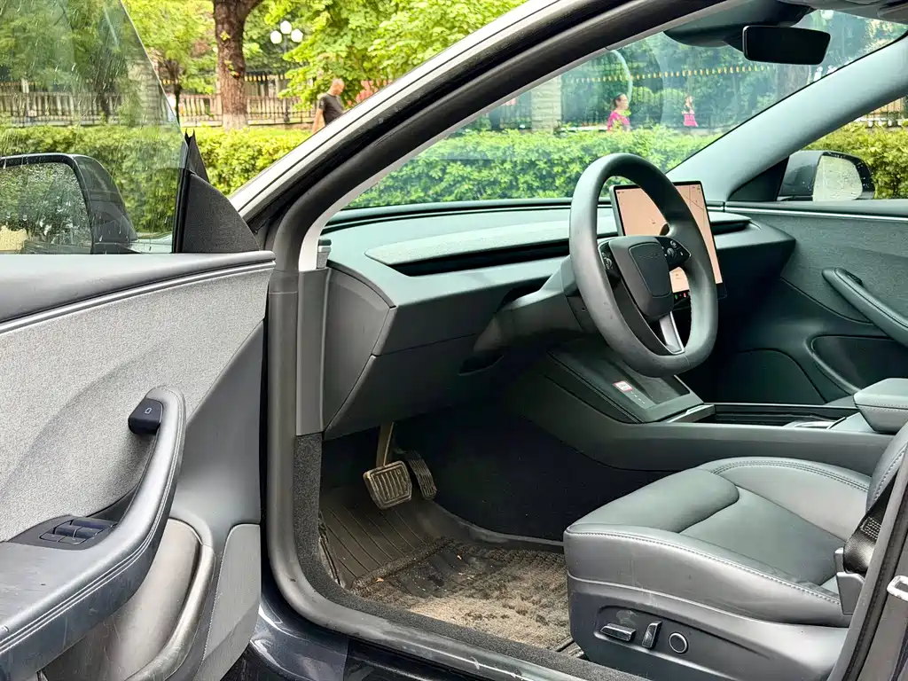 Tesla Model 3 — фото 7