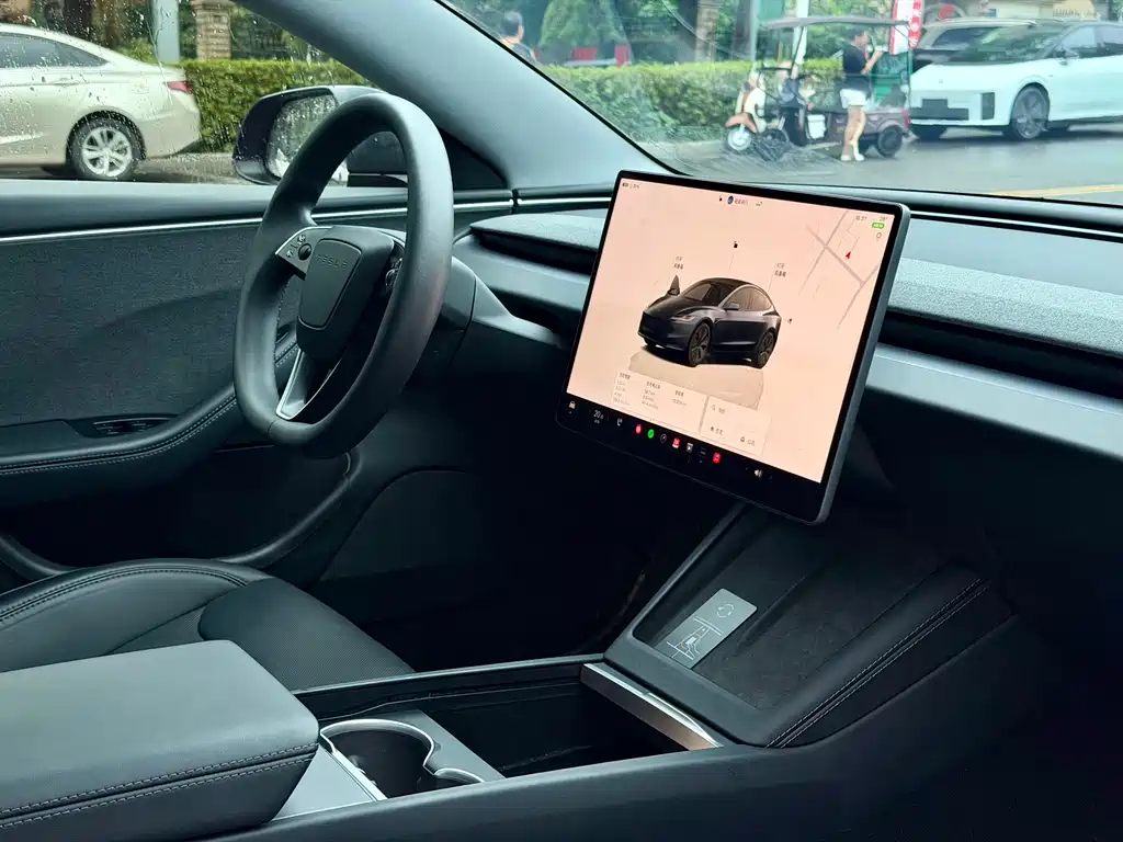 Tesla Model 3 — фото 9