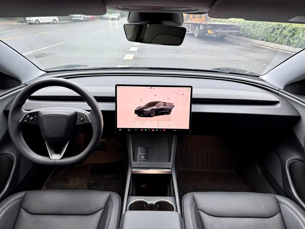Tesla Model 3 — фото 10