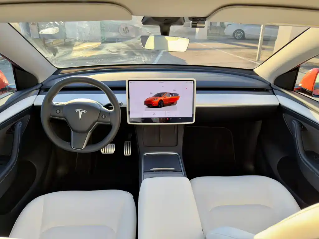 Tesla Model Y — фото 8