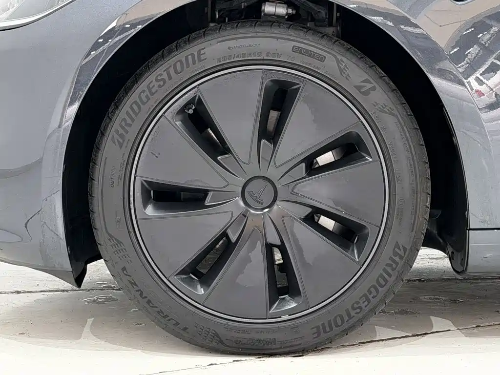 Tesla Model 3 — фото 11