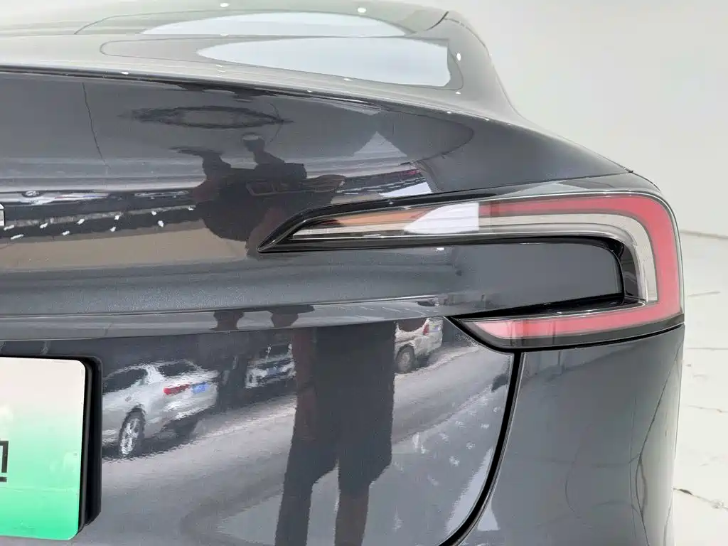 Tesla Model 3 — фото 10