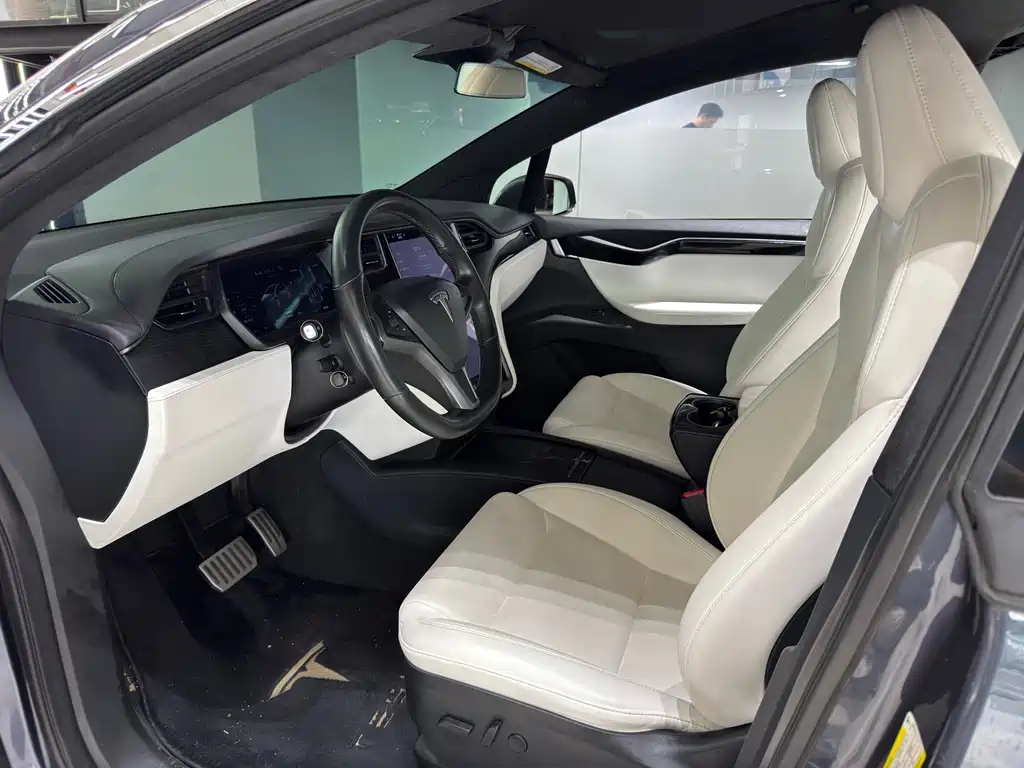 Tesla Model X — фото 7