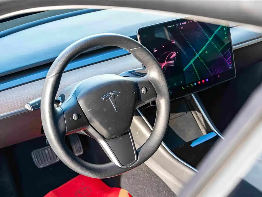 Tesla Model 3 — фото 11