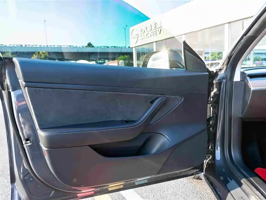 Tesla Model 3 — фото 13