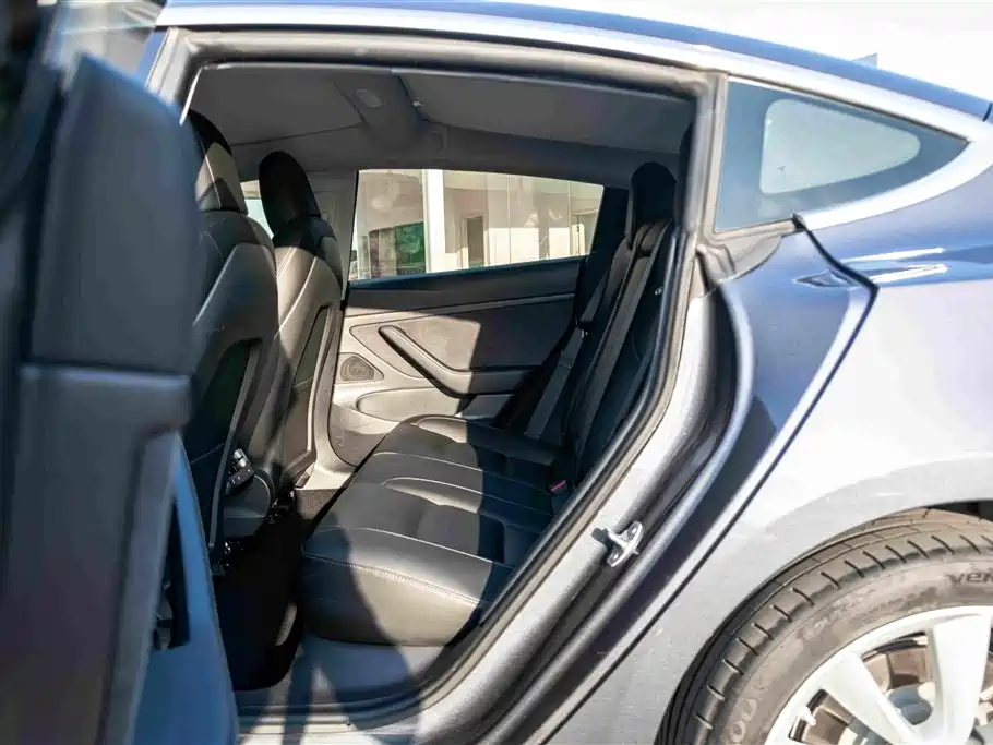 Tesla Model 3 — фото 16