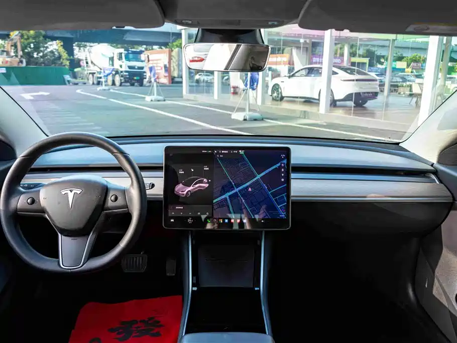 Tesla Model 3 — фото 17