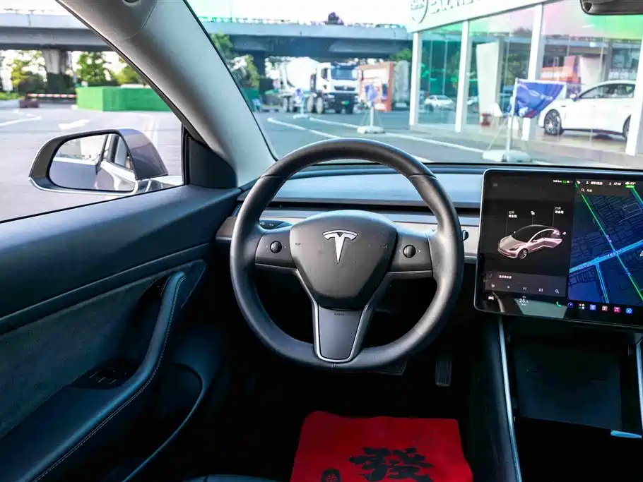 Tesla Model 3 — фото 18