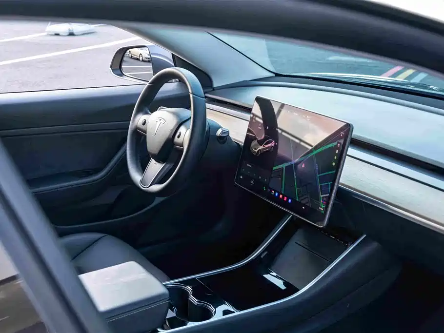Tesla Model 3 — фото 19