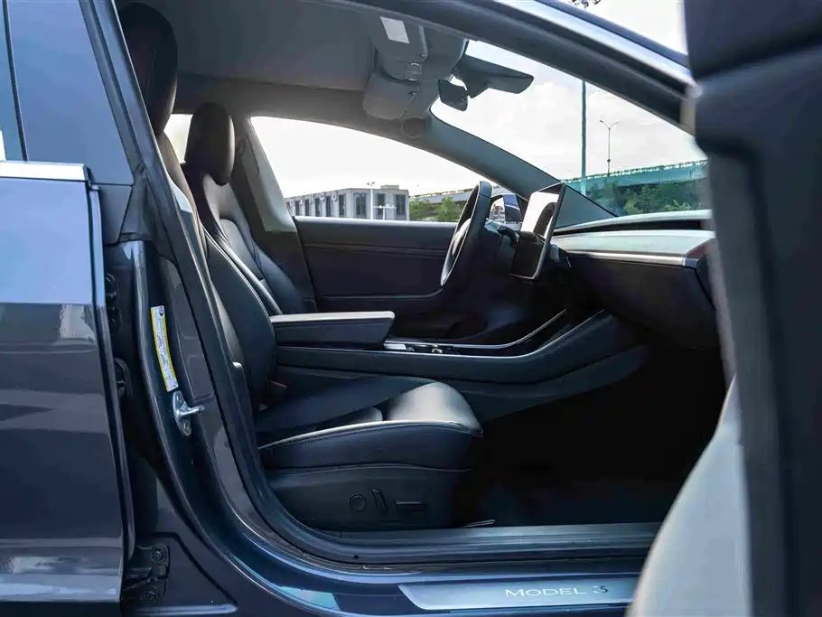 Tesla Model 3 — фото 20