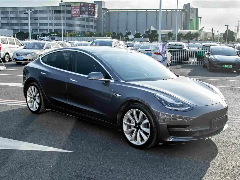 Tesla Model 3 — фото 3