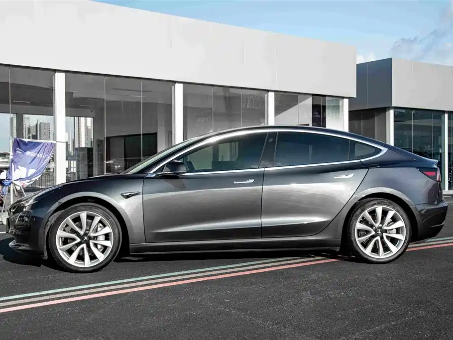 Tesla Model 3 — фото 5