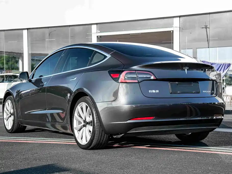 Tesla Model 3 — фото 6