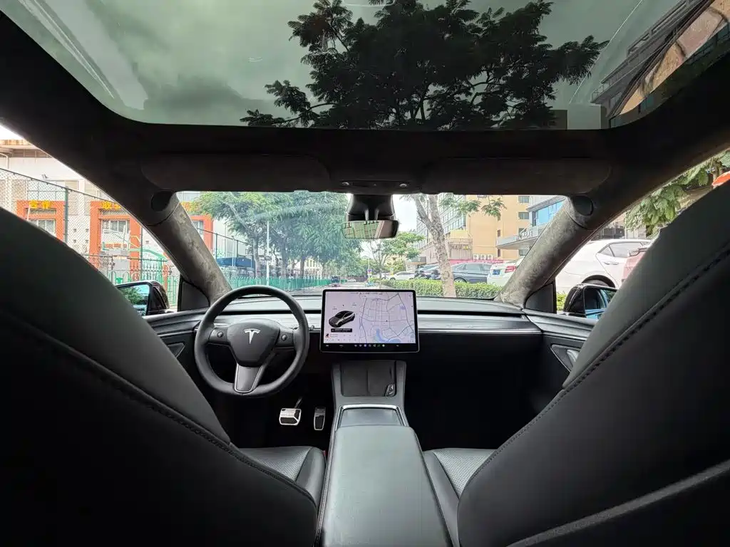 Tesla Model Y — фото 6