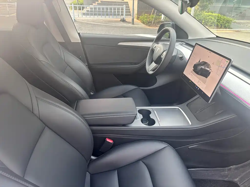 Tesla Model Y — фото 4