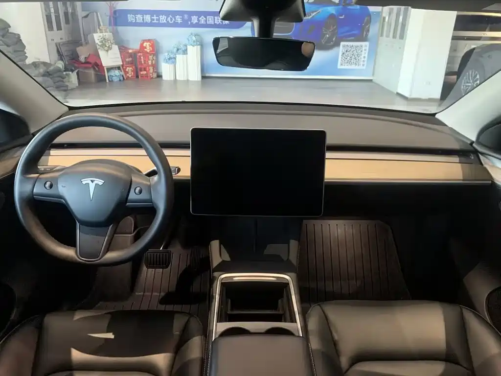 Tesla Model Y — фото 5