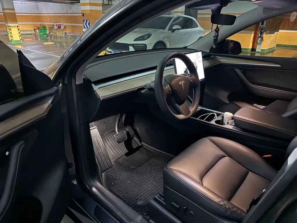 Tesla Model Y — фото 4