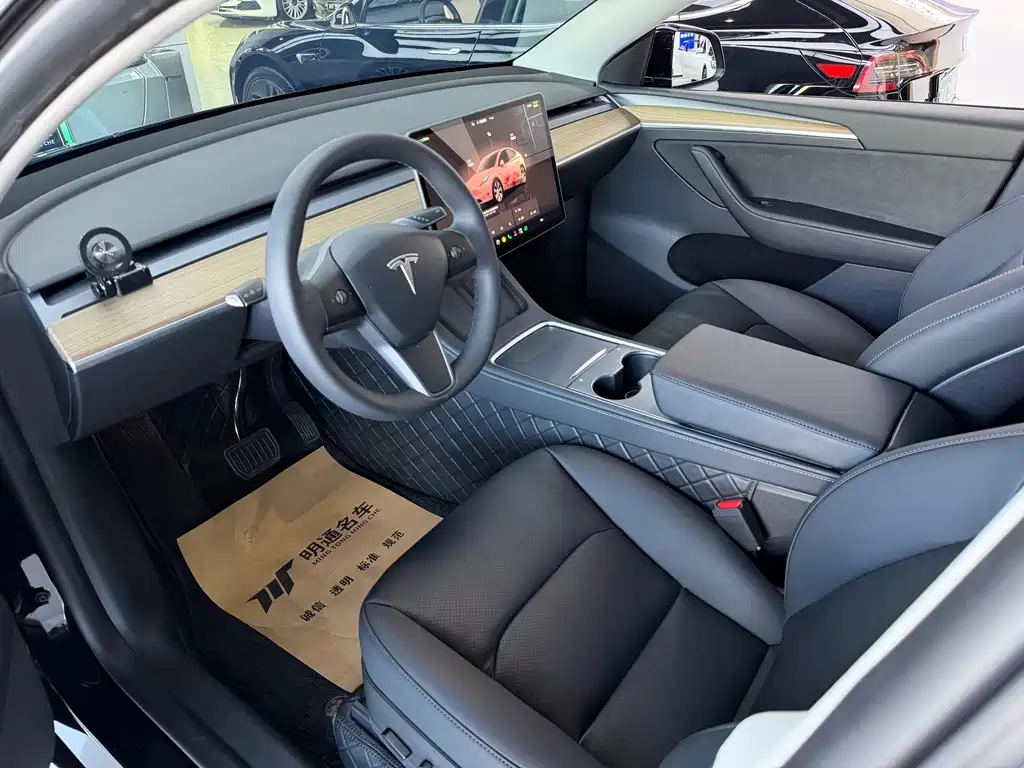 Tesla Model Y — фото 7