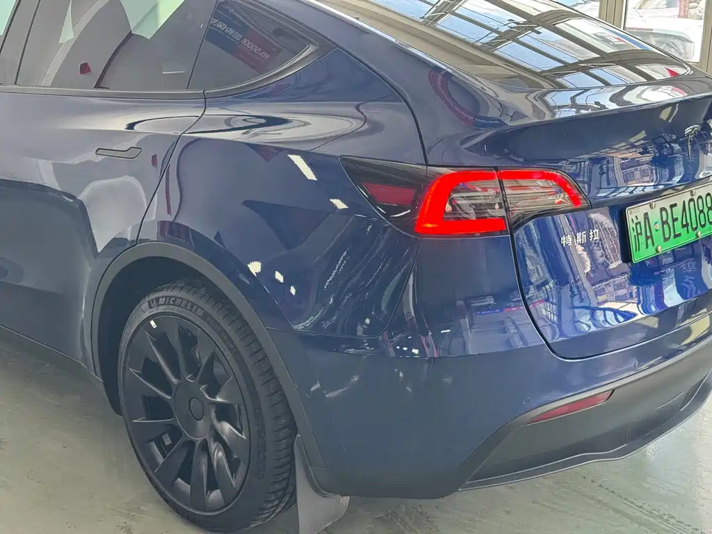 Tesla Model Y — фото 6