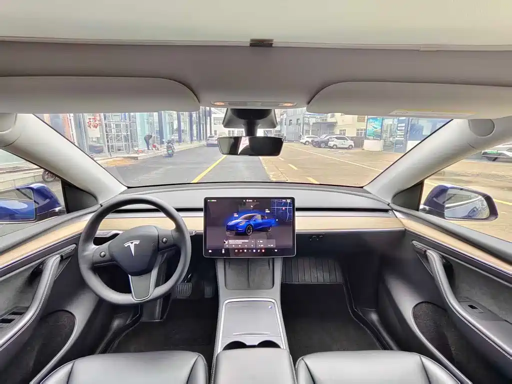 Tesla Model Y — фото 5
