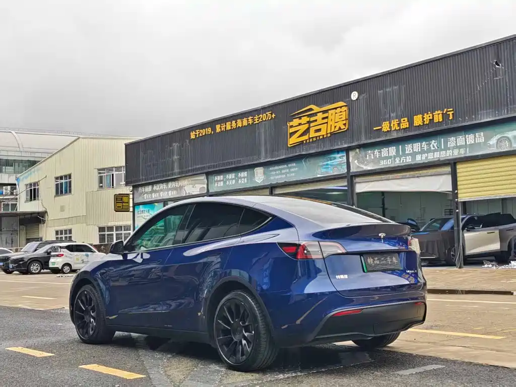 Tesla Model Y — фото 7