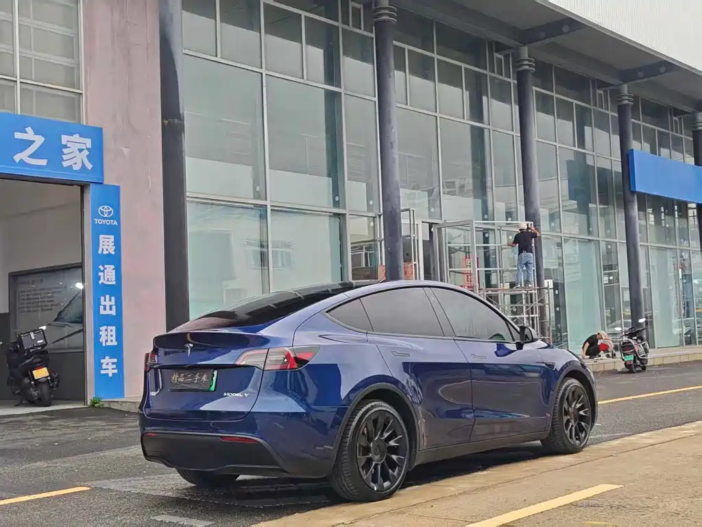 Tesla Model Y — фото 9