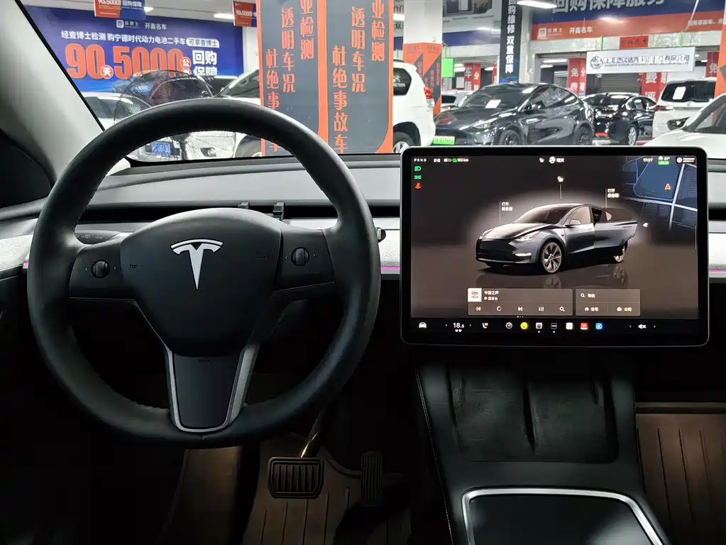 Tesla Model Y — фото 8