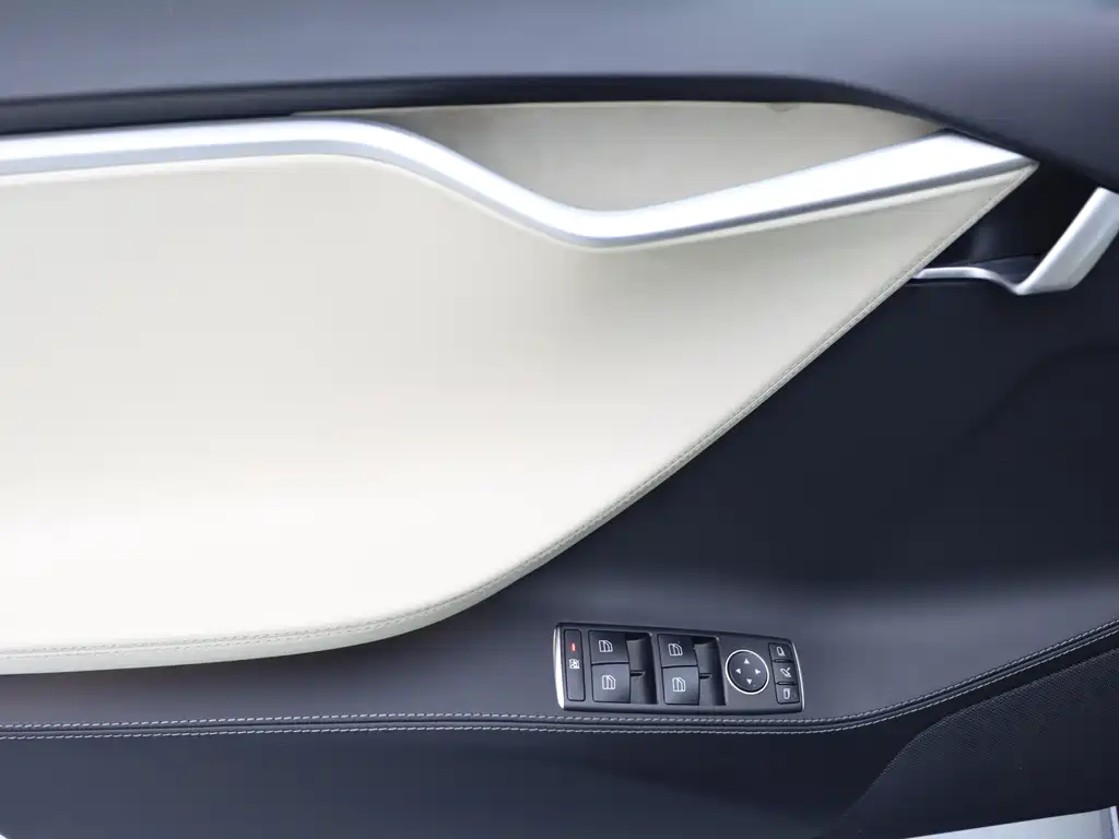 Tesla Model S — фото 14