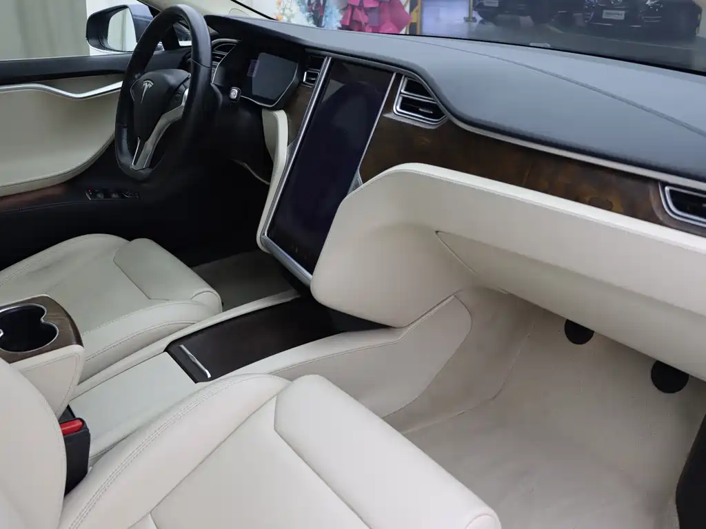 Tesla Model S — фото 32