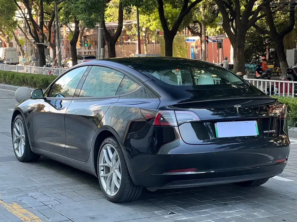 Tesla Model 3 — фото 4