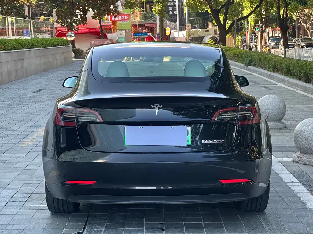 Tesla Model 3 — фото 5