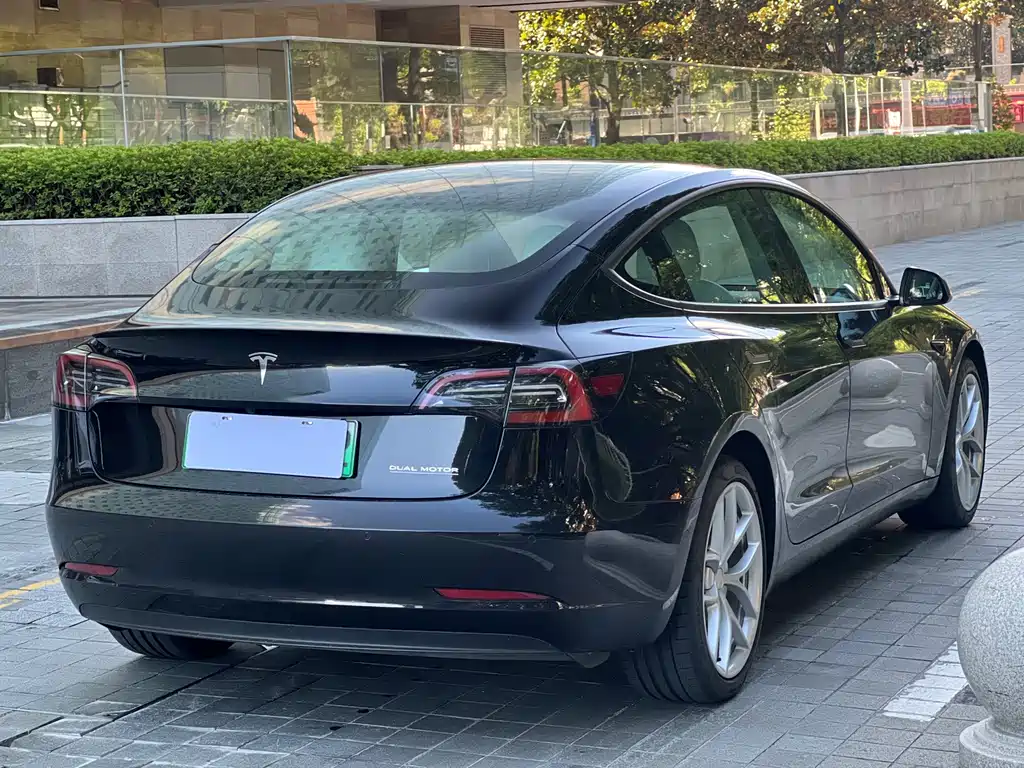 Tesla Model 3 — фото 6